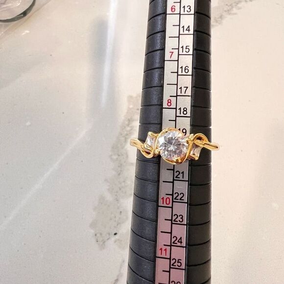 Elegant Round Solitaire Crystal Ring Size 9 Dainty Promise Ring Classic Jewelry - Picture 5 of 6